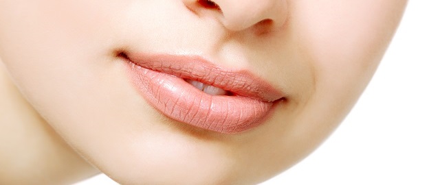beneficios del acido hialuronico en los labios
